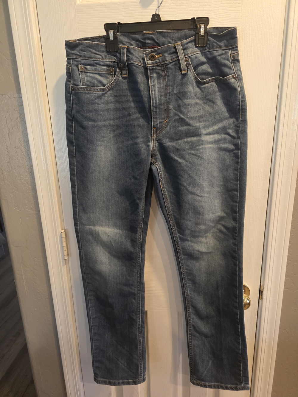 Levi's Slim Straight Jeans in Light Blue Wash